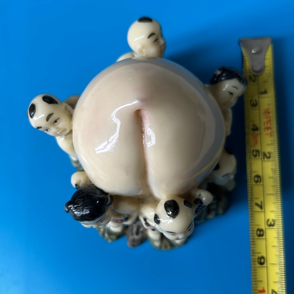 🖤Artisan Signed Vtg Chinese Resin 2.75” Figurine 6 Kids Holding Longevity Peach - Picture 11 of 13